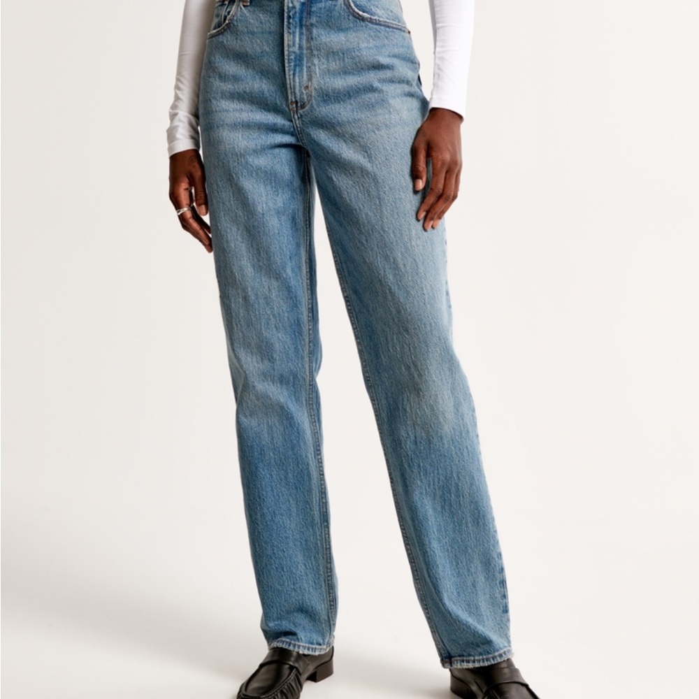 Abercrombie ultra high rise 90s straight jeans size 32 long